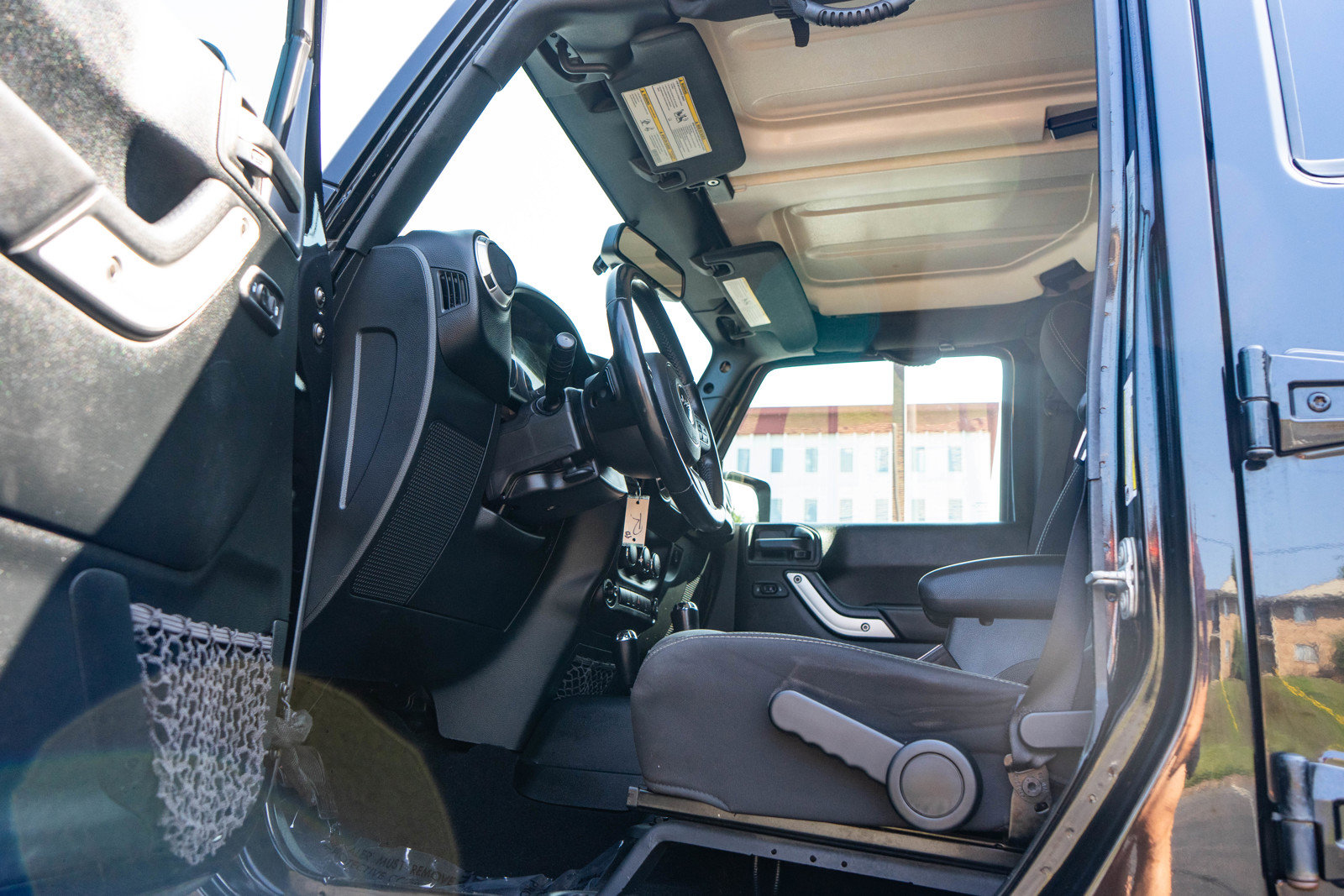 Used 2018 Jeep Wrangler Unlimited Sahara AWD/4WD image 11