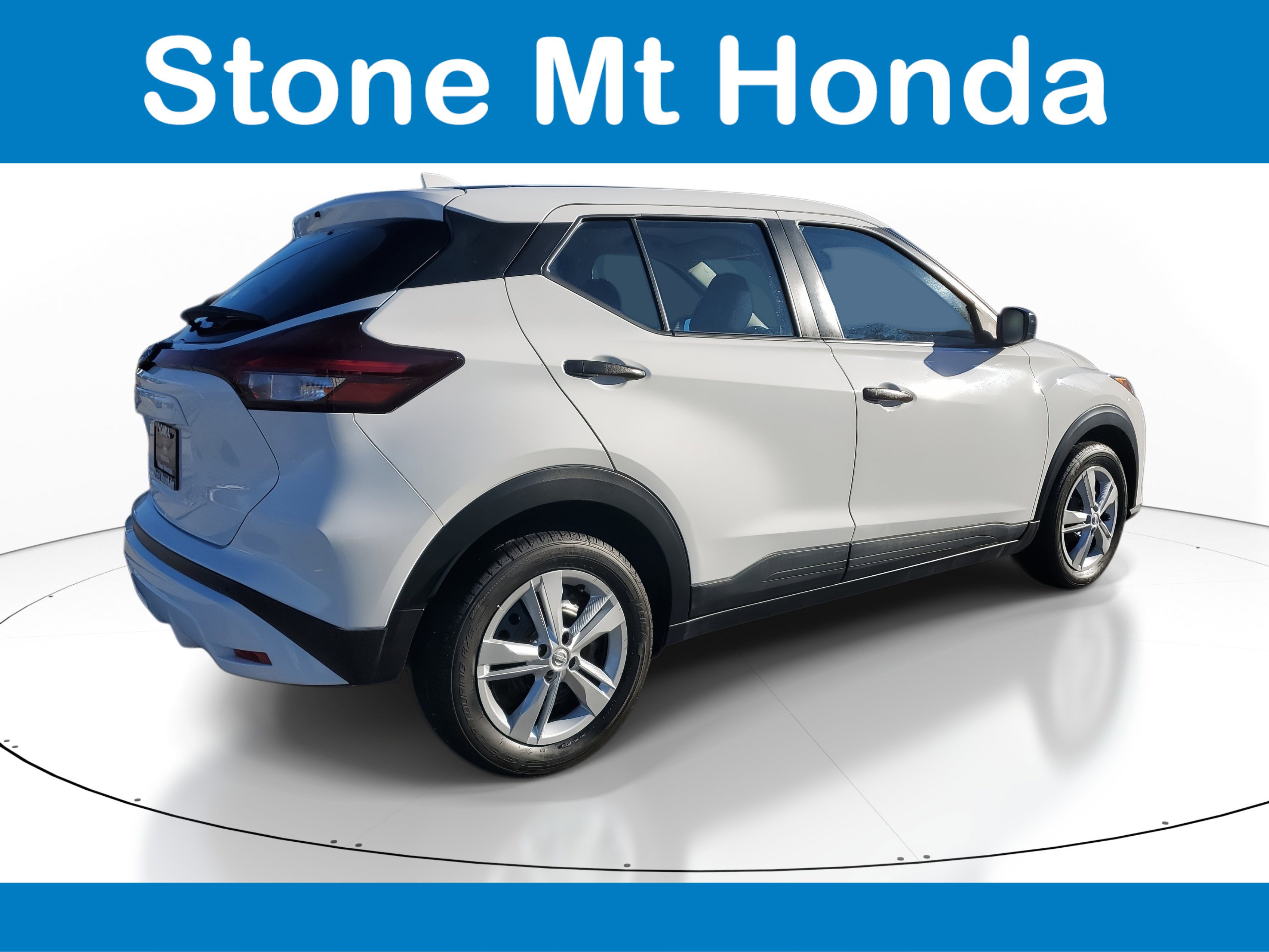 Used 2022 Nissan Kicks S image 6