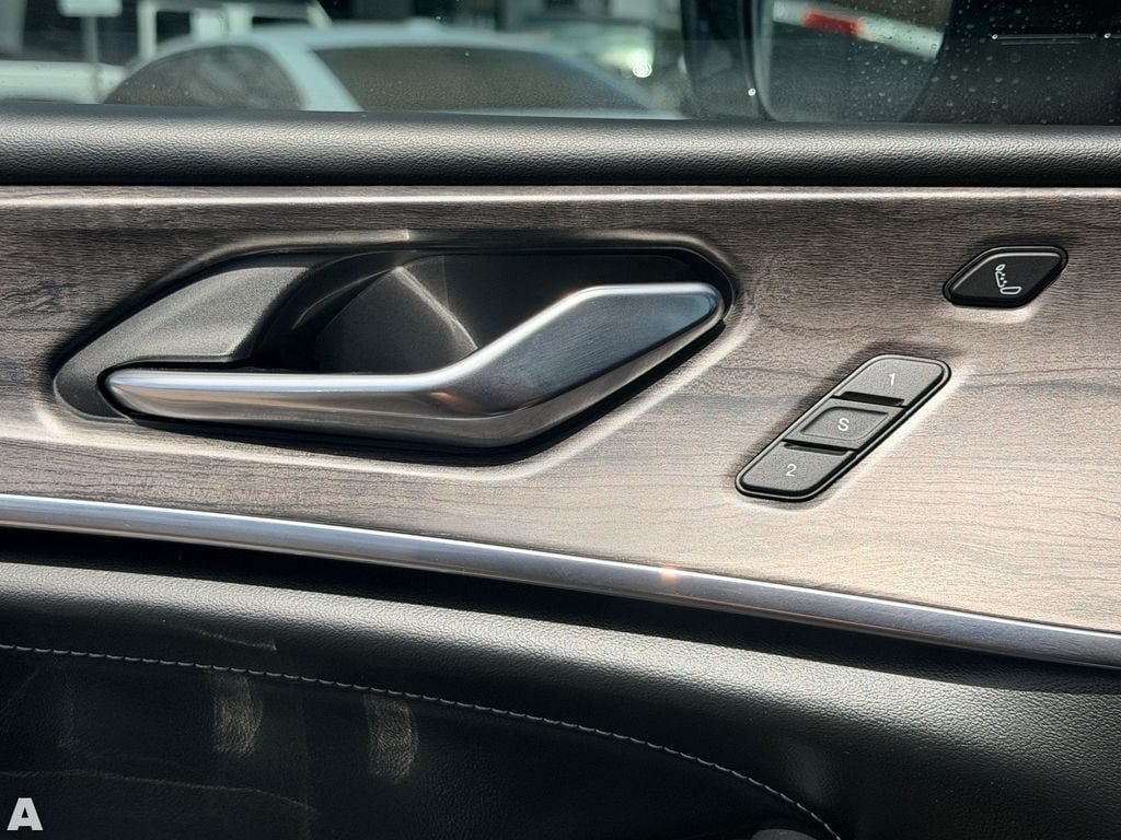 Certified 2024 Jeep Grand Cherokee Overland w/ Luxury Tech Group IV AWD/4WD image 18