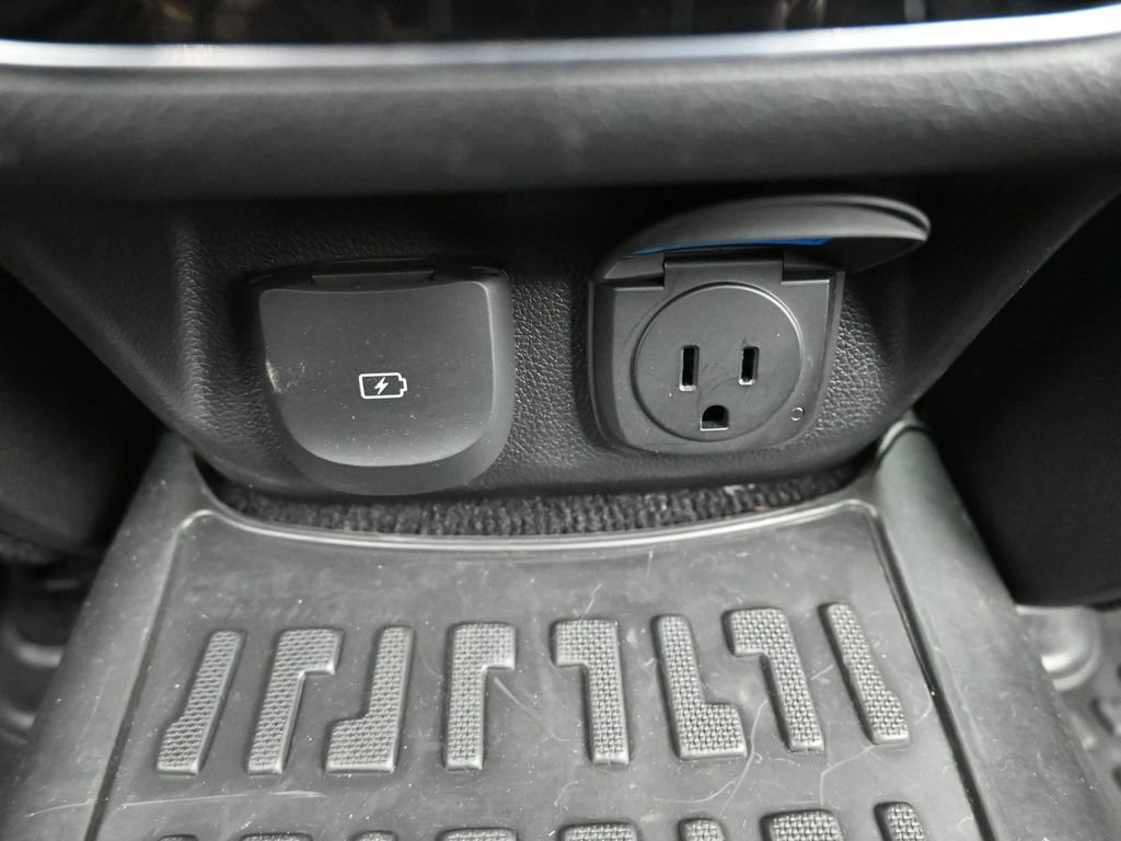 Used 2022 Genesis GV70 3.5T Sport w/ Sport Prestige Package image 14