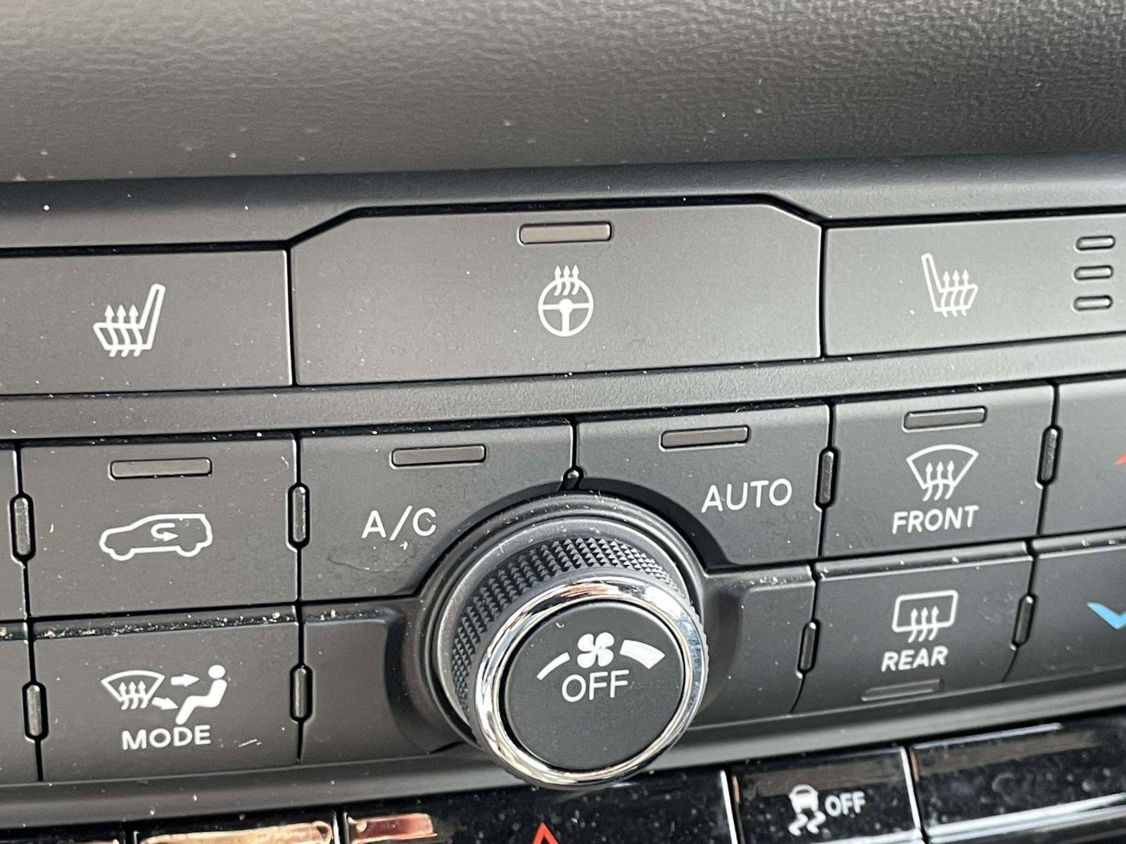 Used 2024 Dodge Durango SXT image 13