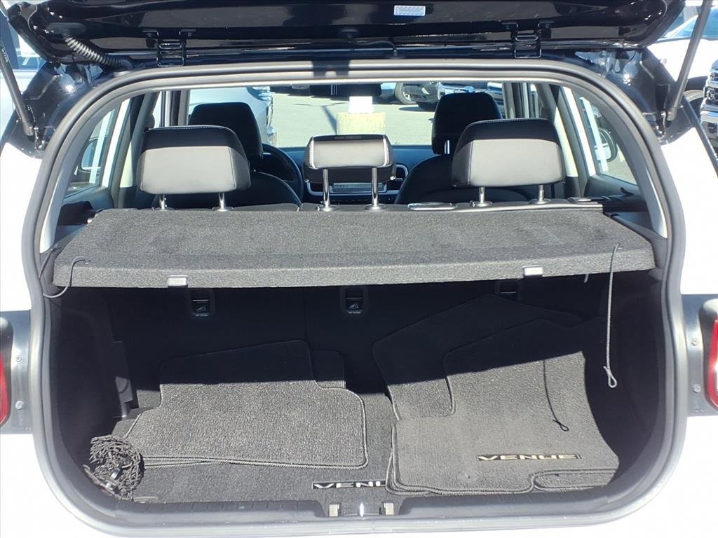 Used 2023 Hyundai Venue Limited image 17