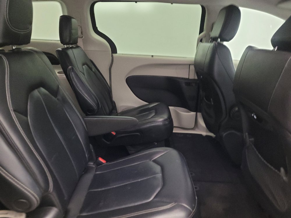 Used 2022 Chrysler Pacifica Touring-L FWD image 19