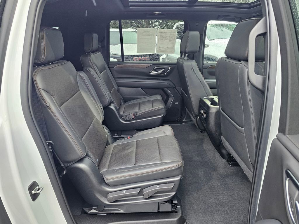 Used 2022 Chevrolet Suburban High Country image 12