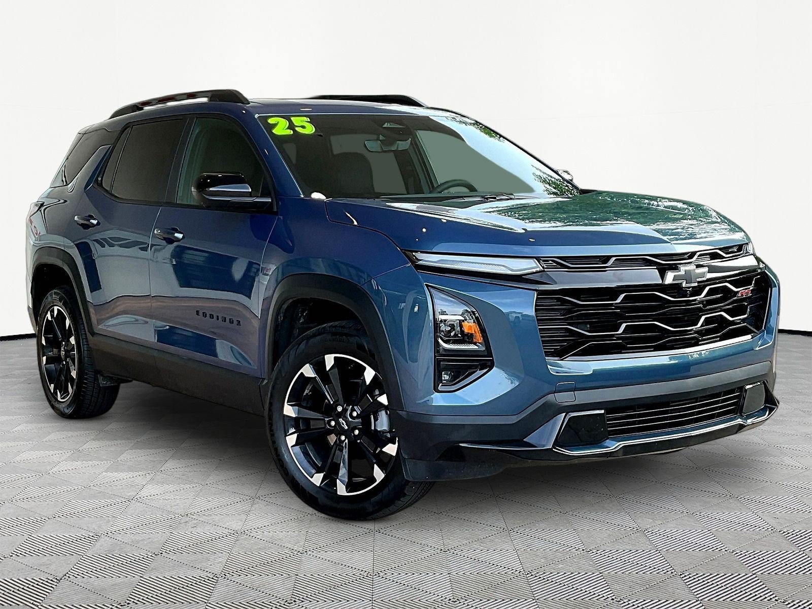 Used 2025 Chevrolet Equinox RS w/ Safety and Technology Package AWD/4WD image 3
