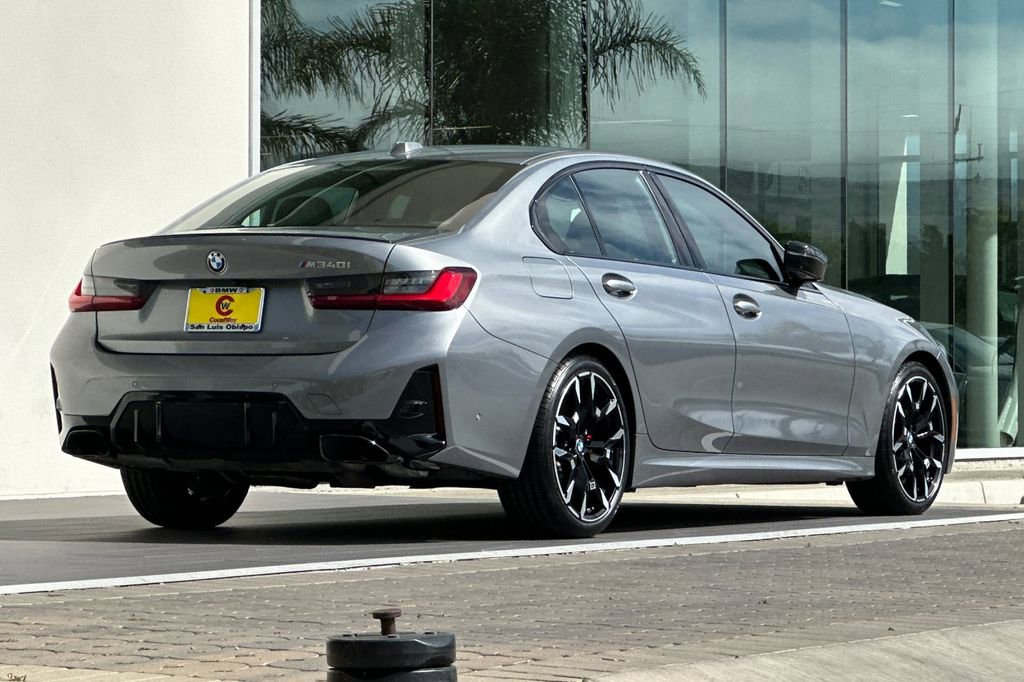 Used 2025 BMW M340i w/ Premium Package RWD image 3