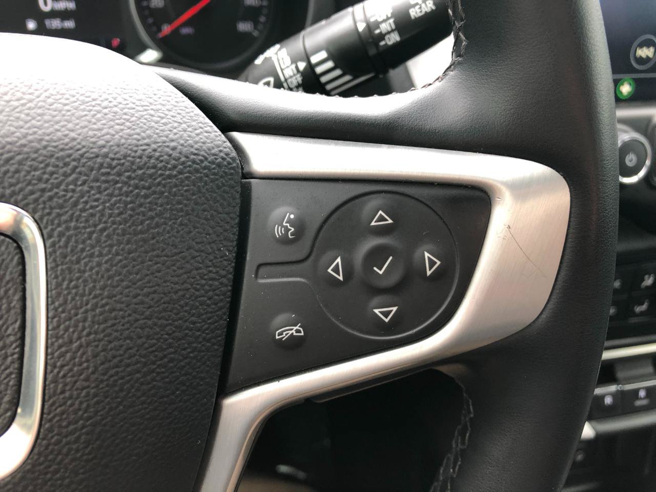 Used 2024 GMC Terrain SLT AWD/4WD image 15