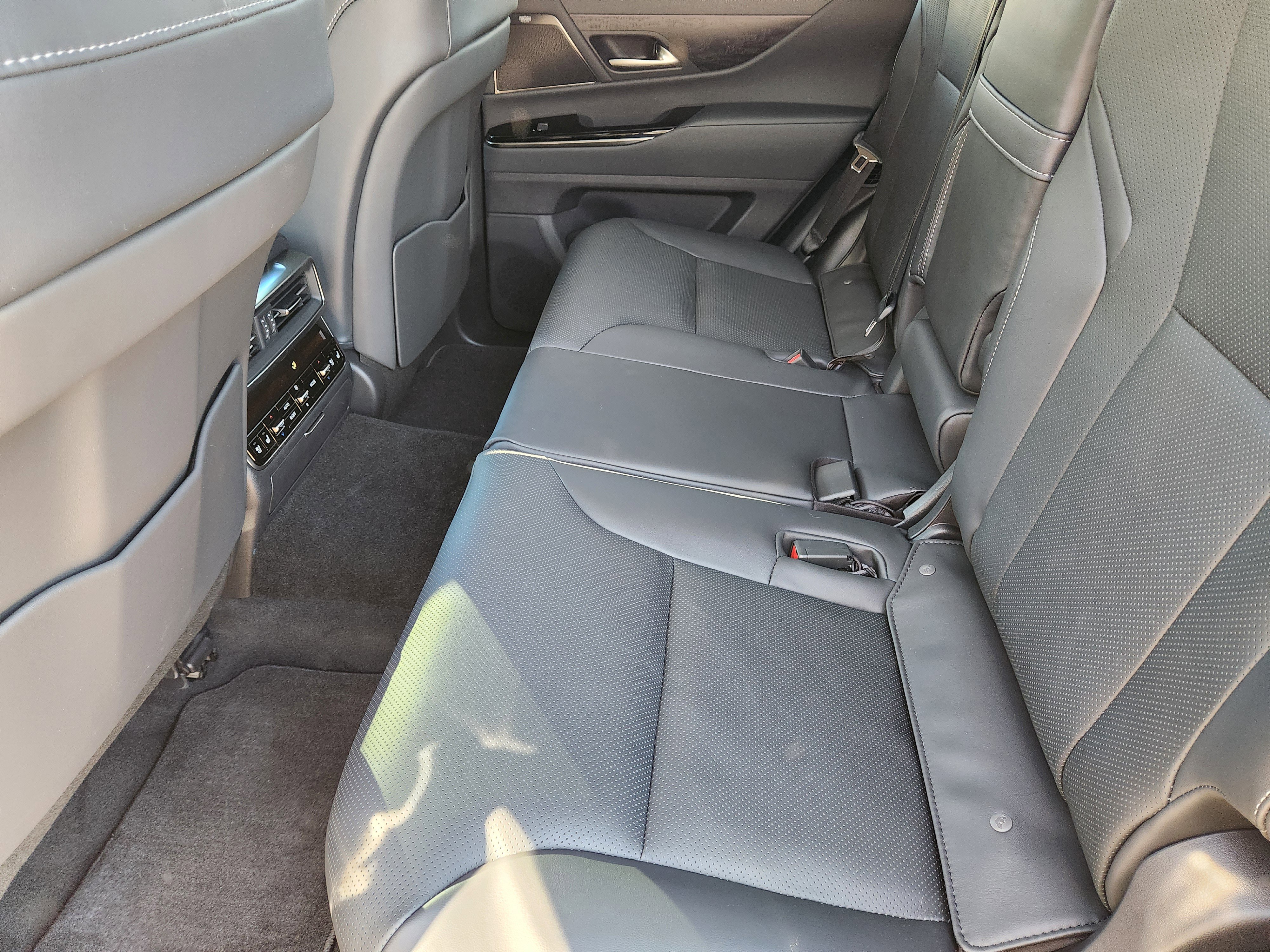 New 2026 Lexus LX 700h Luxury image 21