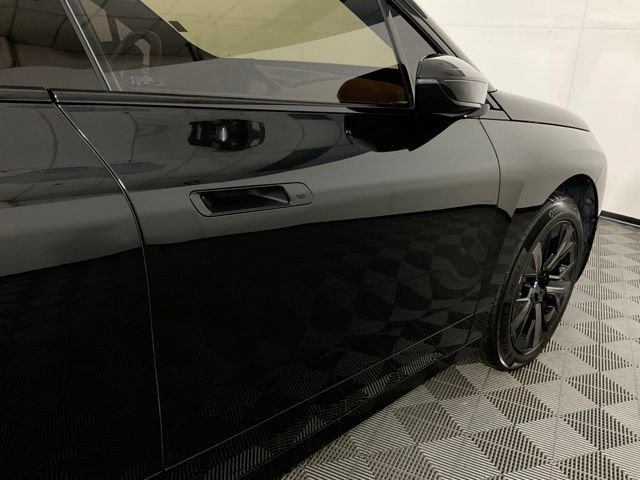 Used 2023 BMW iX xDrive50 w/ Sport Package AWD/4WD image 7
