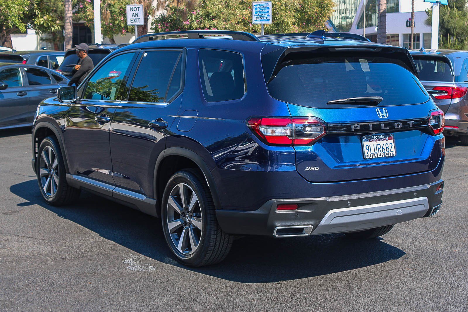 Used 2024 Honda Pilot Touring image 7