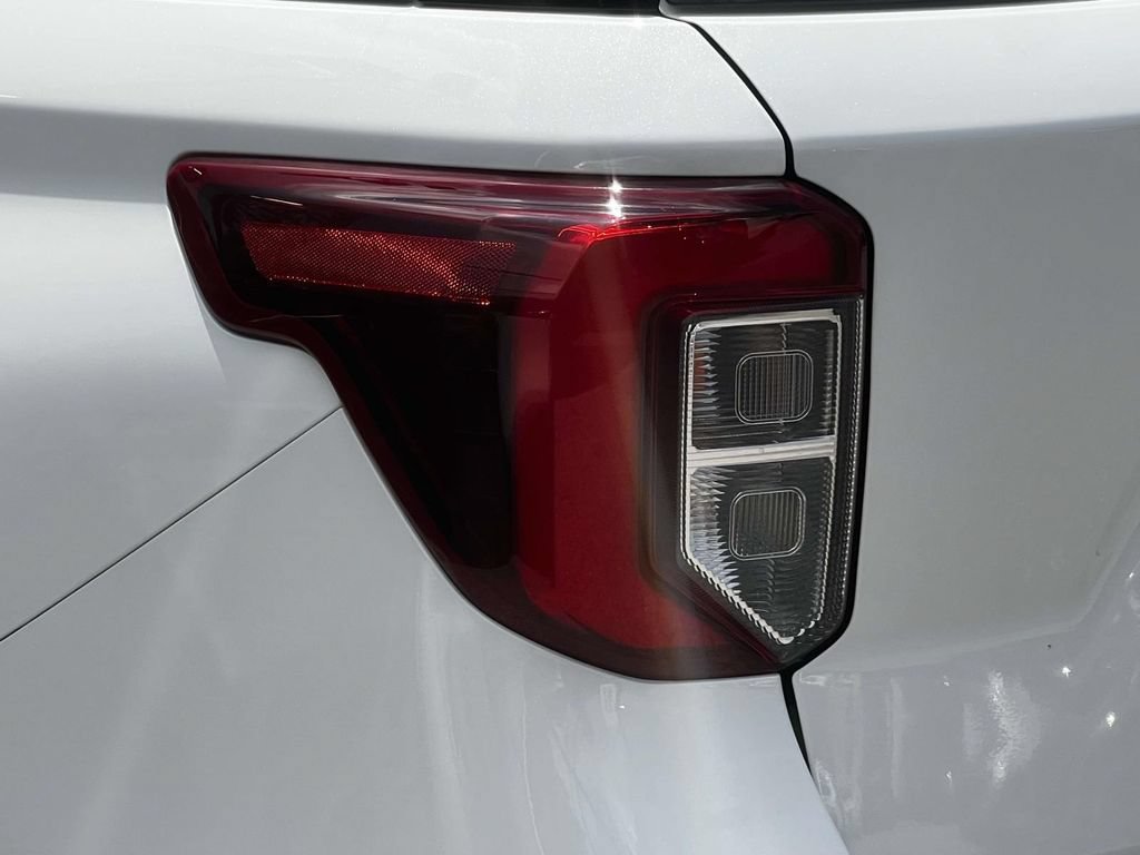 Used 2022 Ford Explorer ST w/ Equipment Group 401A AWD/4WD image 8