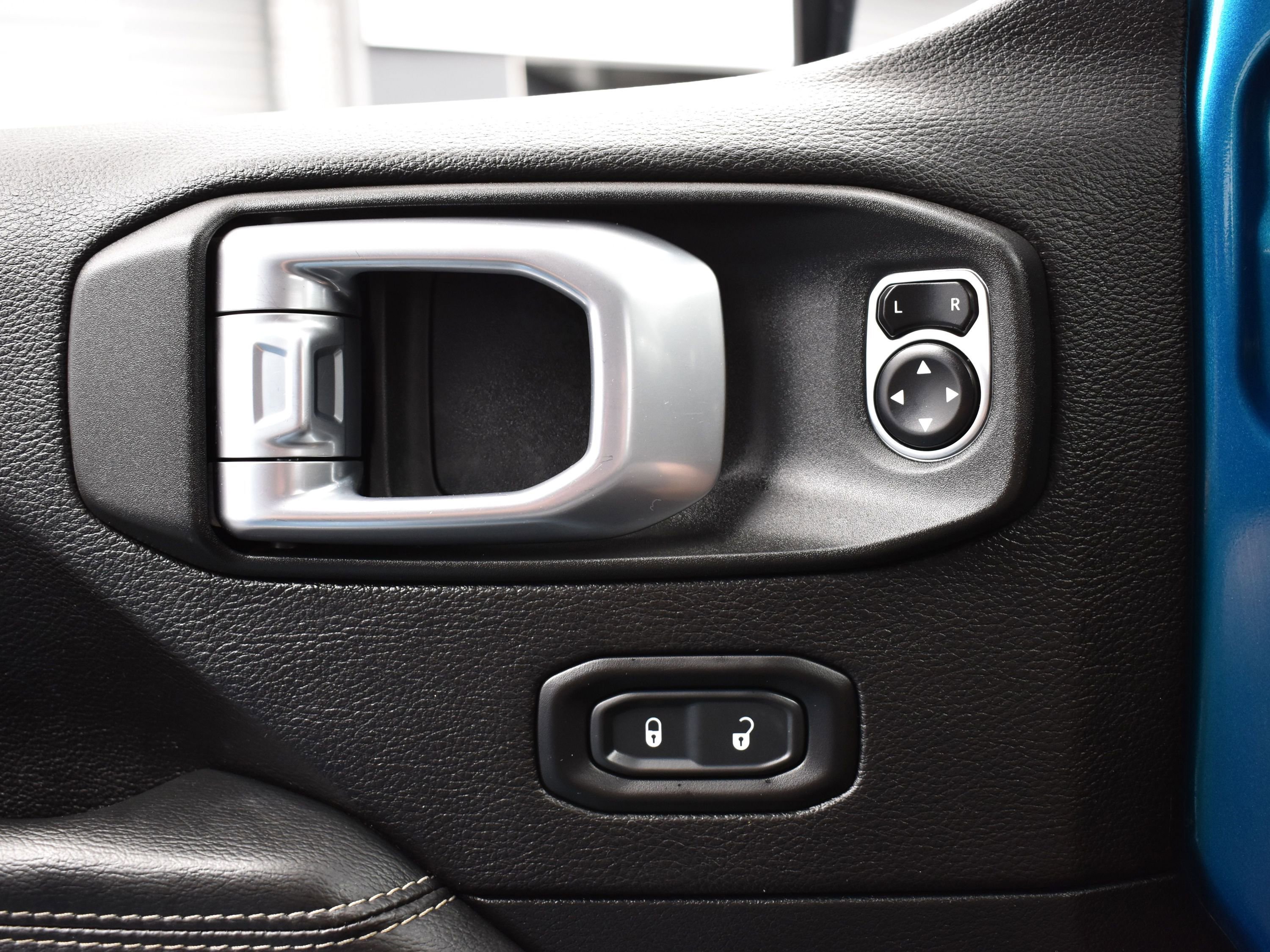 Used 2020 Jeep Wrangler Unlimited Sahara image 24