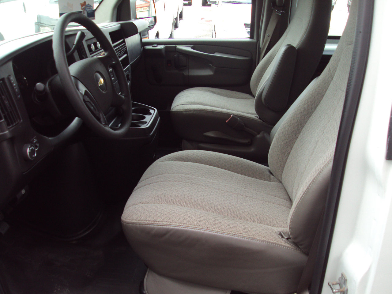 Used 2013 Chevrolet Express 1500 AWD image 16