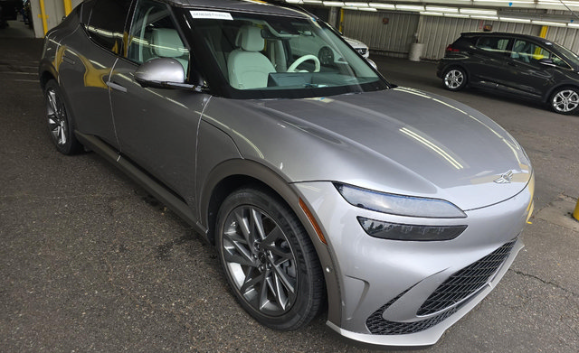 Used 2023 Genesis GV60 Advanced AWD/4WD image 2