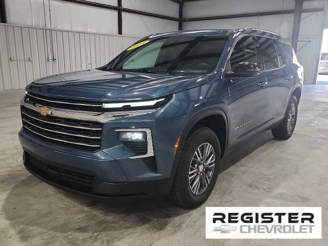 Used 2025 Chevrolet Traverse LT FWD image 1