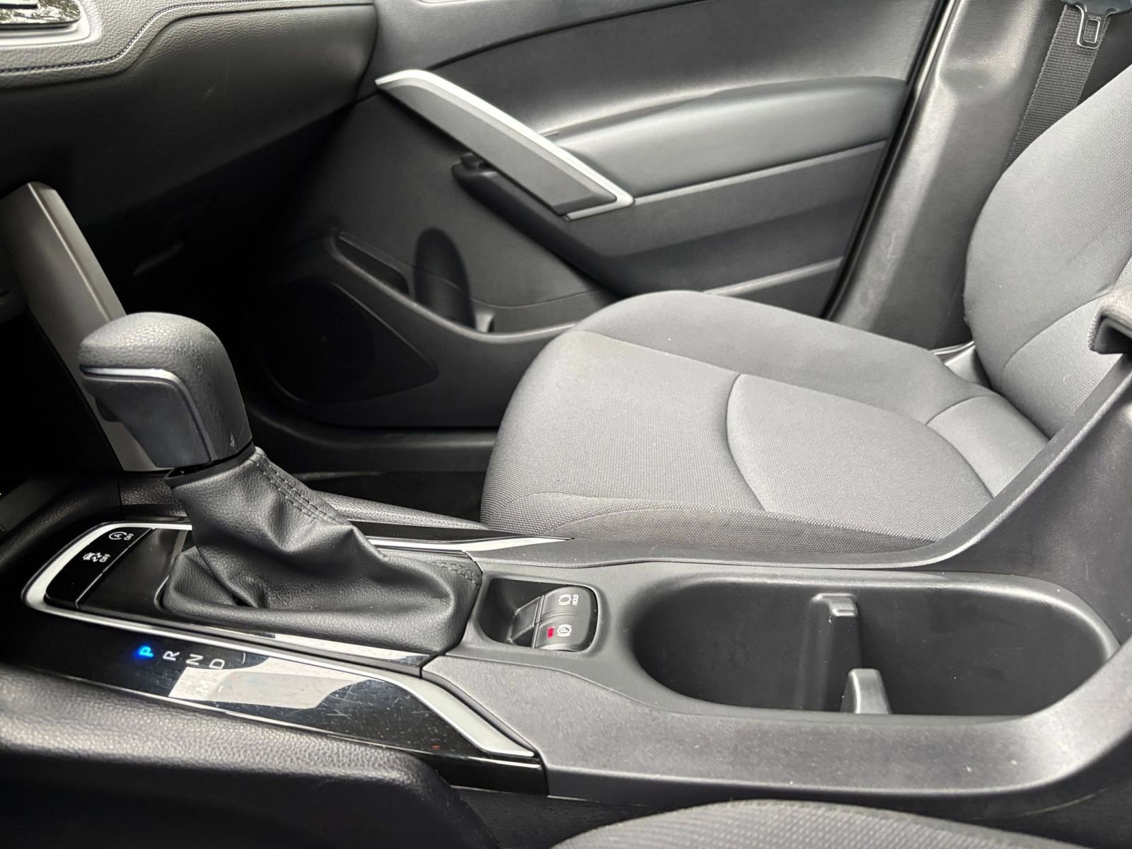 Used 2025 Toyota Corolla Cross LE image 41