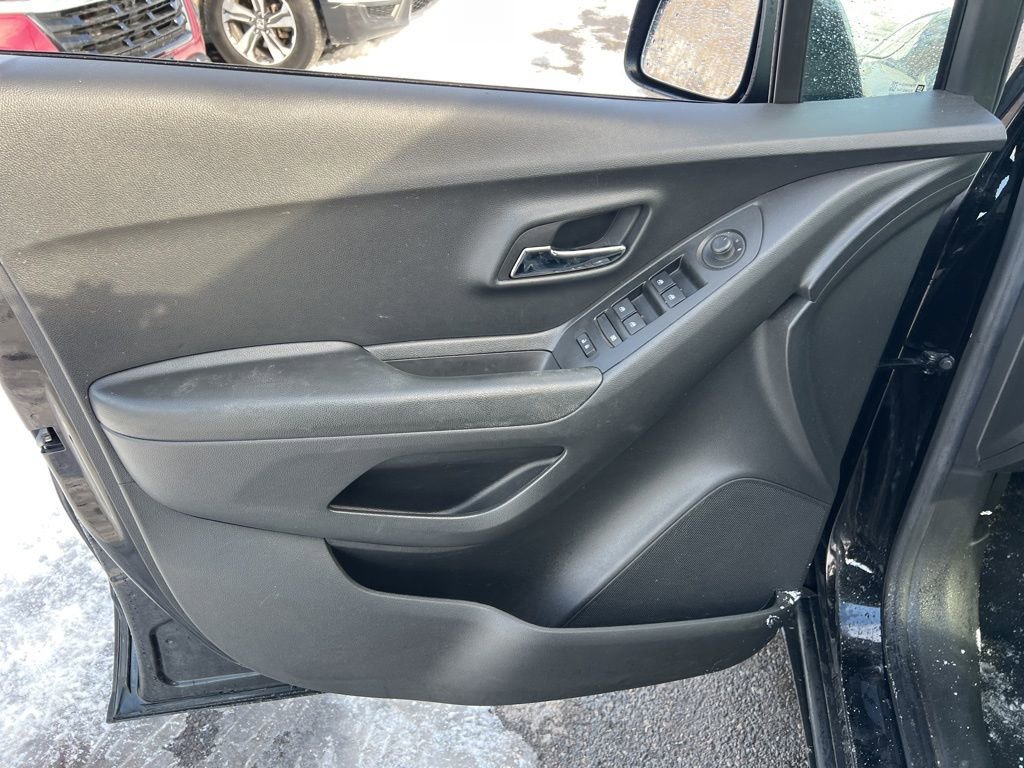 Used 2022 Chevrolet Trax LT w/ LT Convenience Package image 20