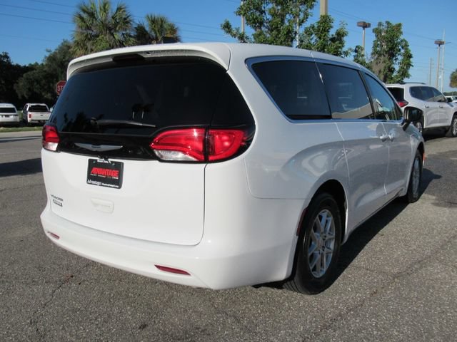 Certified 2023 Chrysler Voyager LX FWD image 7