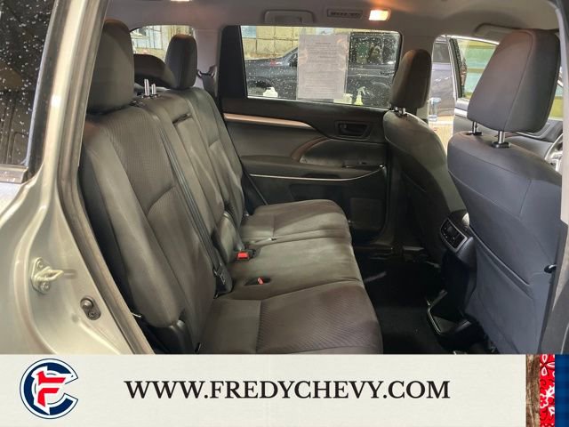 Used 2017 Toyota Highlander LE image 34