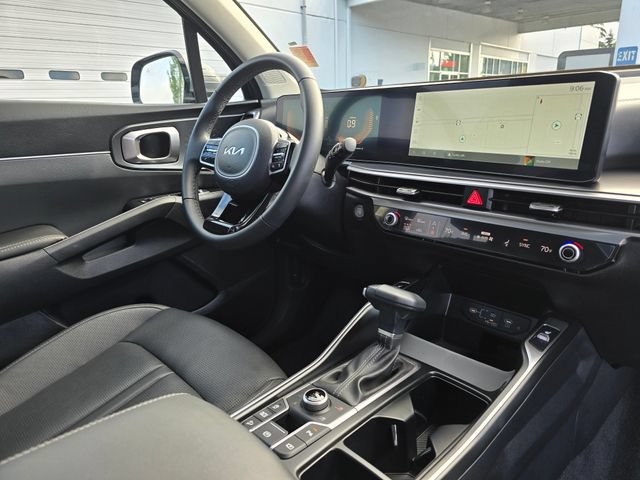 Certified 2025 Kia Sorento EX w/ Panoramic Sunroof Package AWD/4WD image 12