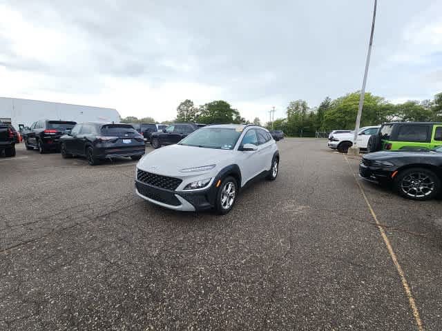 Used 2022 Hyundai Kona SEL w/ Convenience Package AWD/4WD image 2