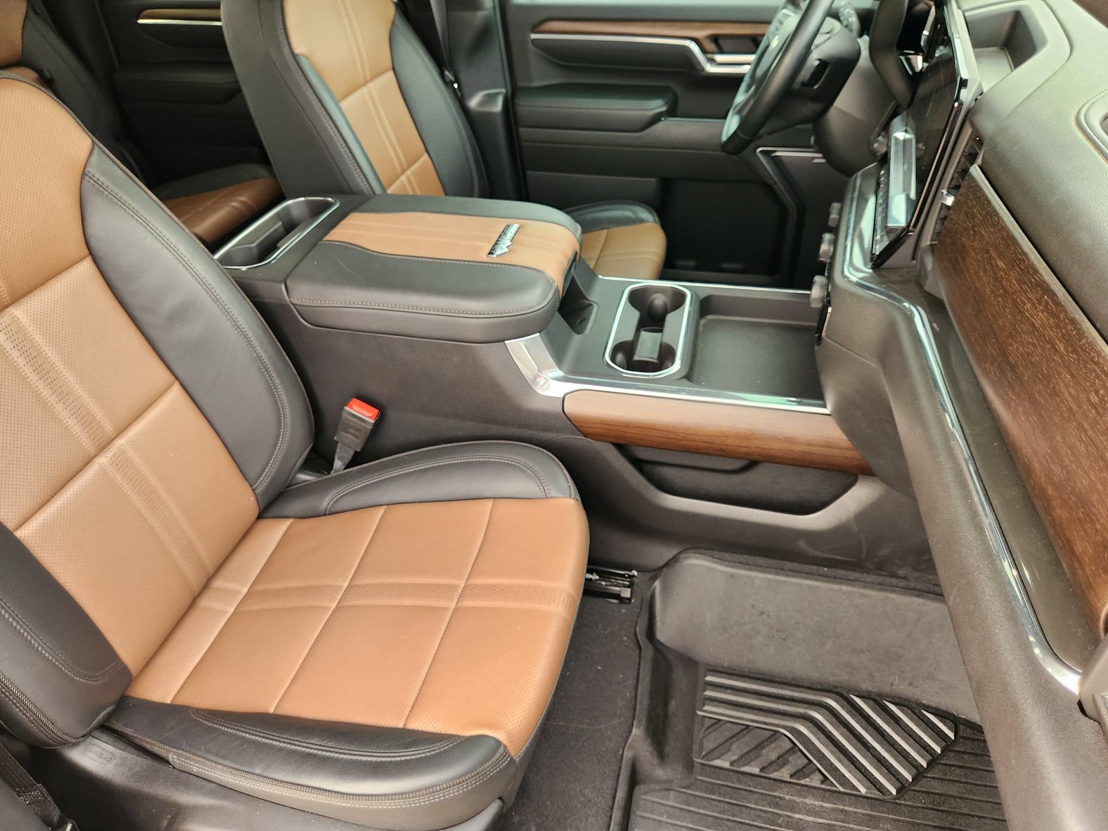 Used 2025 Chevrolet Silverado 2500 High Country w/ High Country Premium Package AWD/4WD image 15