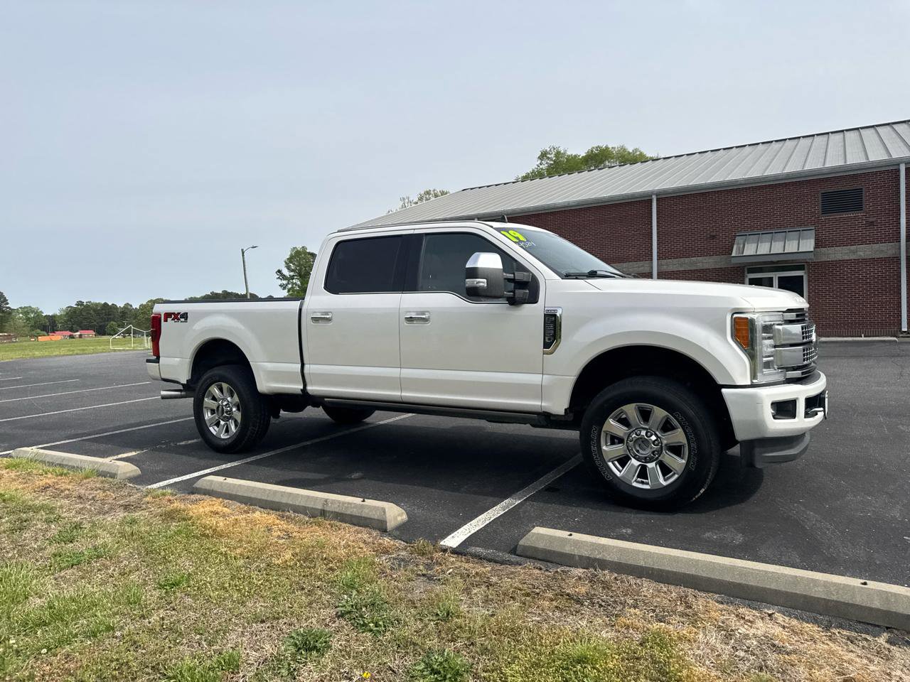 Used 2019 Ford F250 Platinum w/ Platinum Ultimate Package AWD/4WD image 3