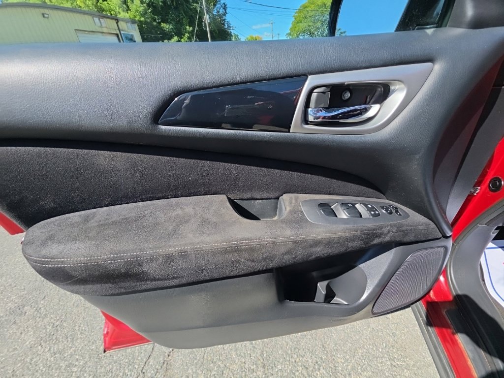 Used 2015 Nissan Pathfinder S FWD image 11