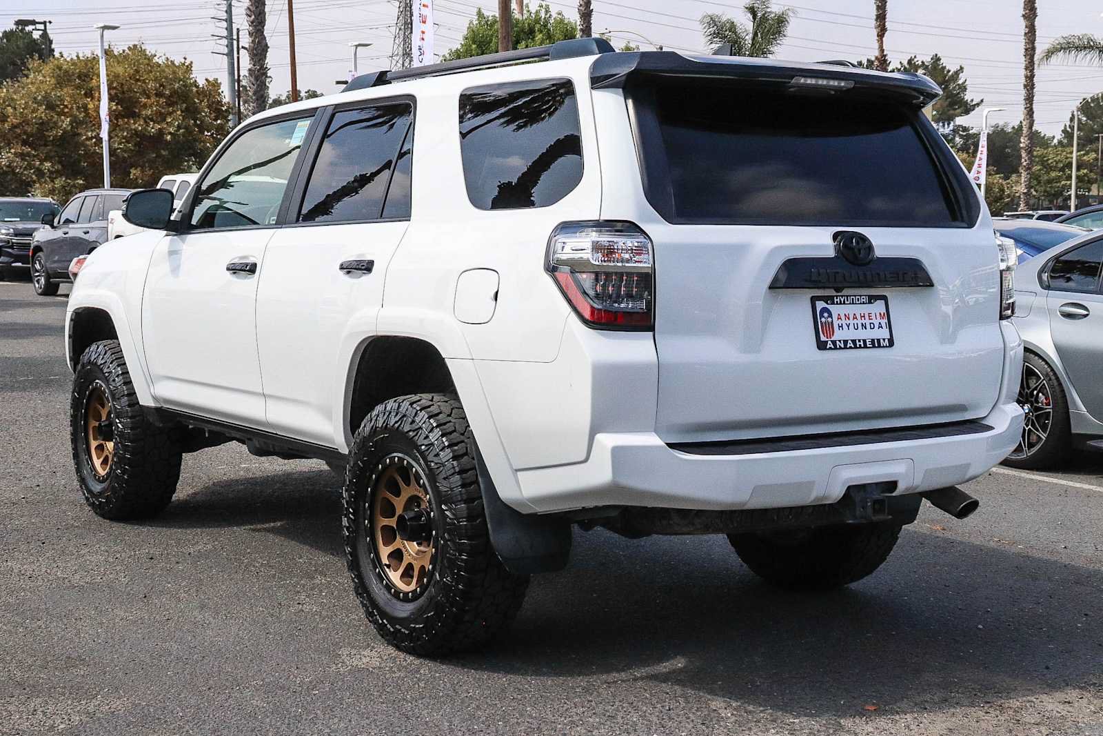 Used 2020 Toyota 4Runner Venture w/ Moonroof Package AWD/4WD image 9