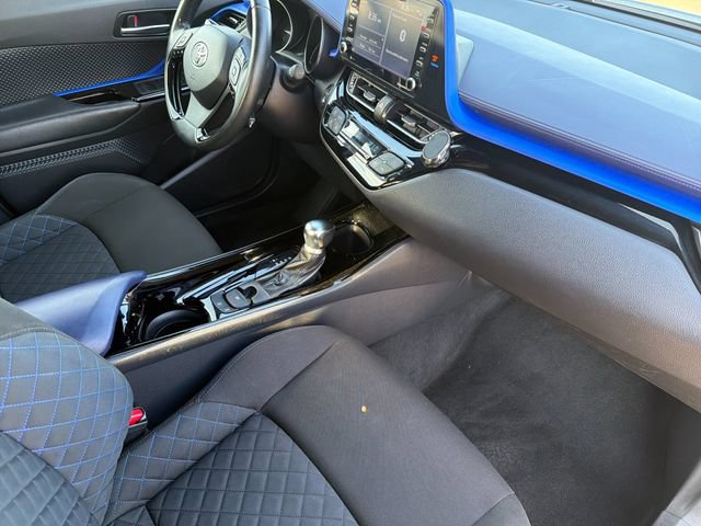 Used 2020 Toyota C-HR XLE FWD image 17