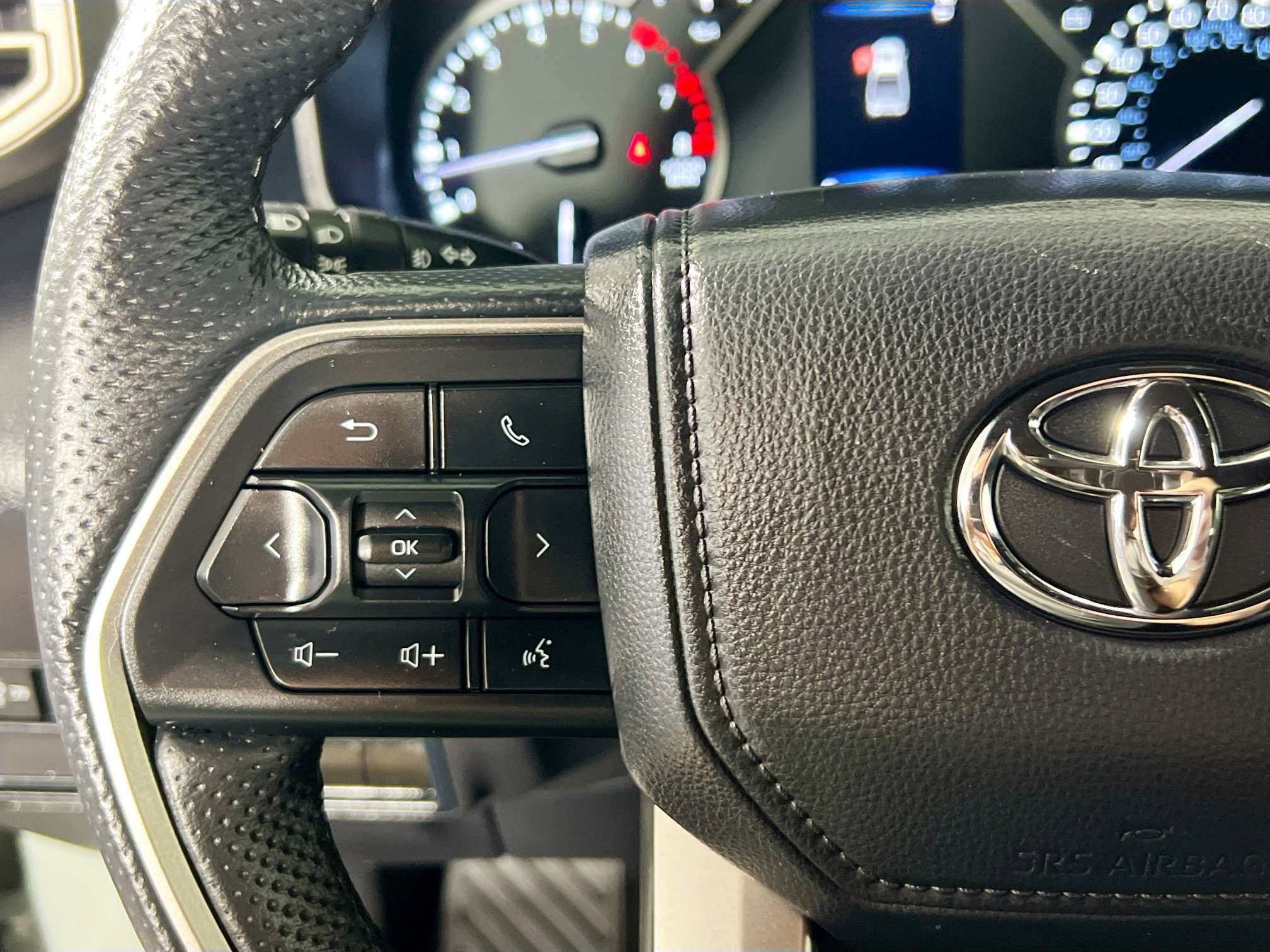 Used 2025 Toyota Tundra SR5 w/ SR5 Premium Package image 18