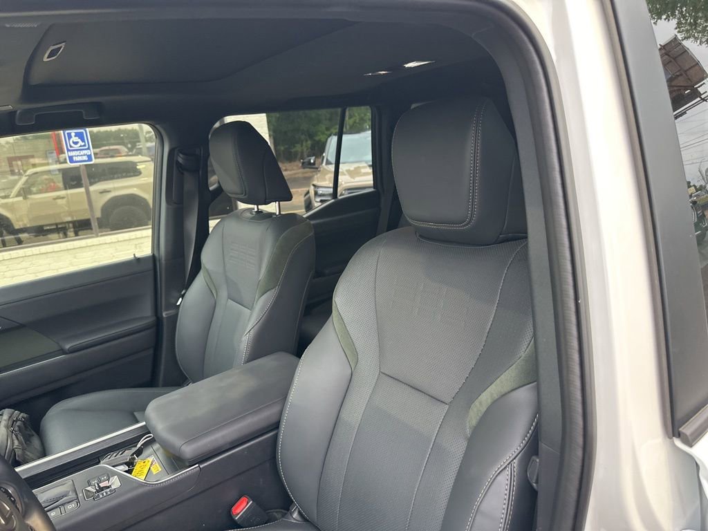 Used 2025 Lexus GX 550 AWD/4WD image 5