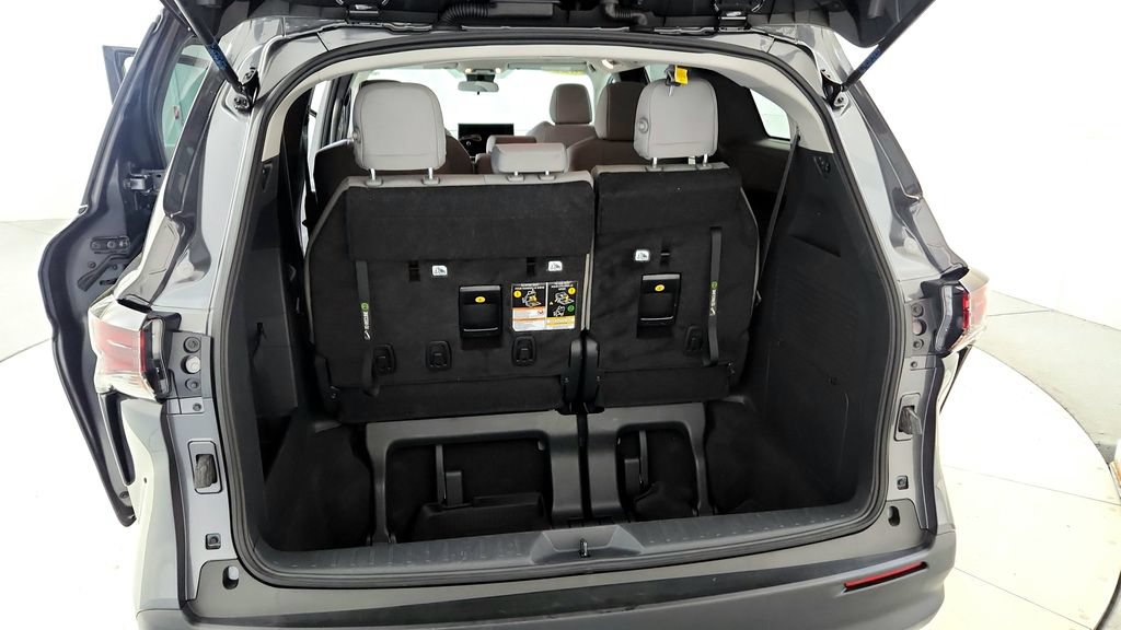Certified 2025 Toyota Sienna LE AWD/4WD image 20