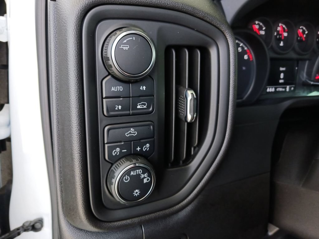 Used 2024 Chevrolet Silverado 1500 Custom AWD/4WD image 33