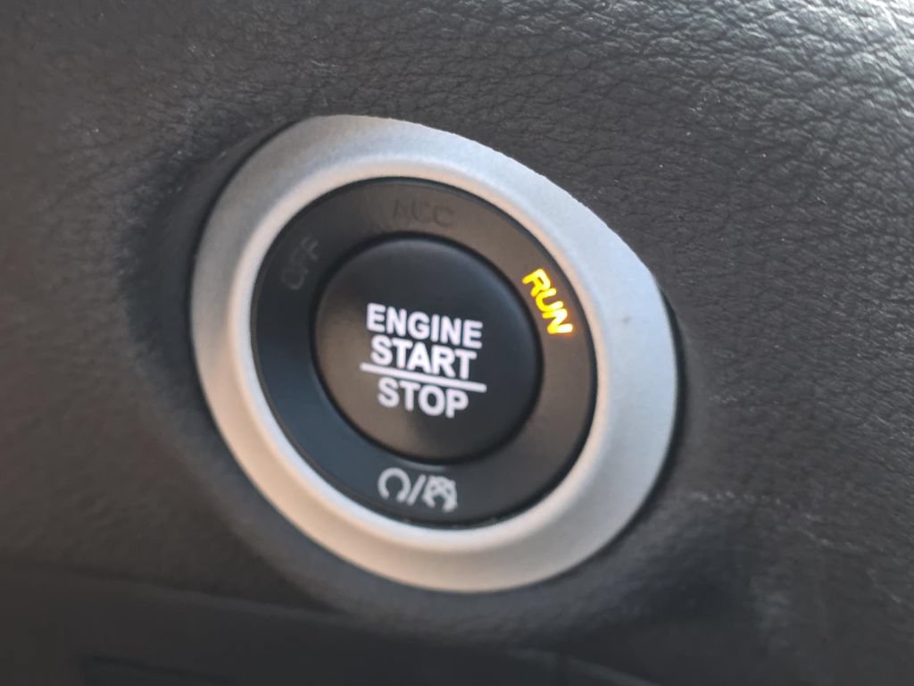 Used 2022 Chrysler Pacifica Pinnacle FWD image 32