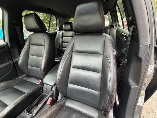 Used 2011 Volkswagen Golf 4-Door FWD image 16
