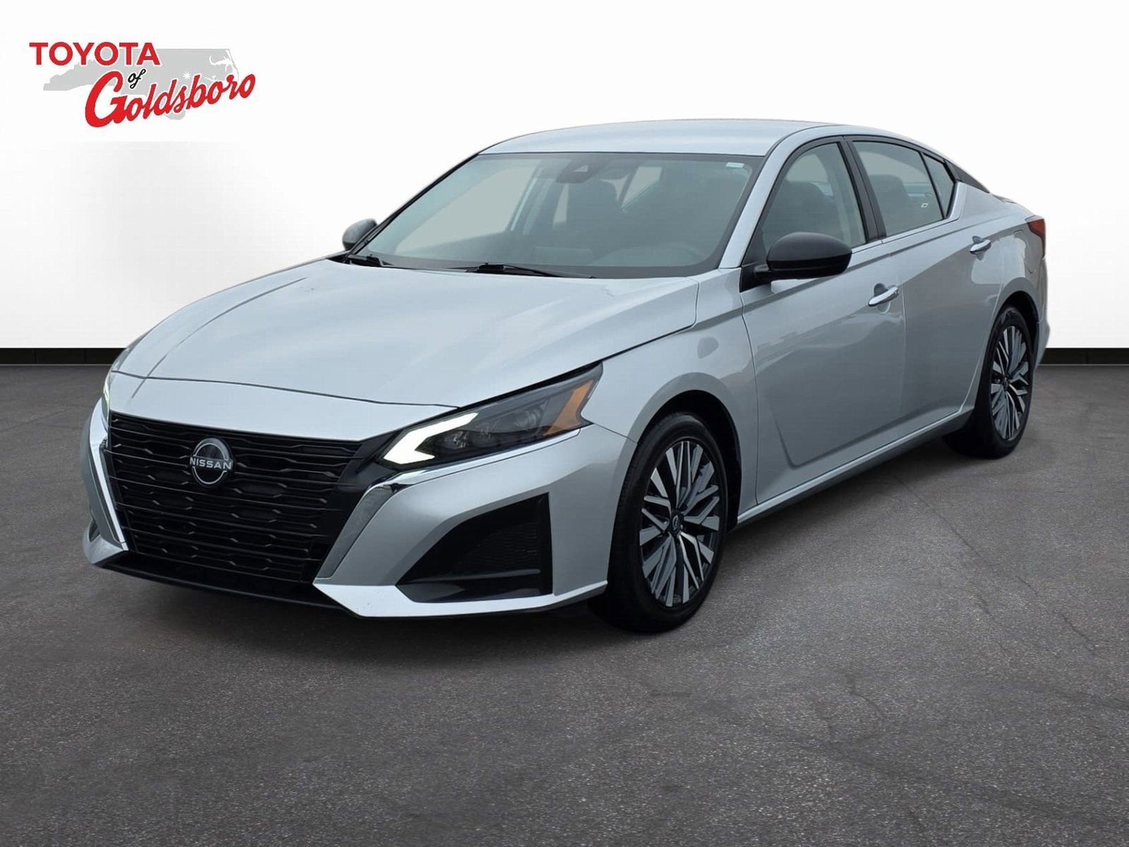 Used 2024 Nissan Altima 2.5 SV