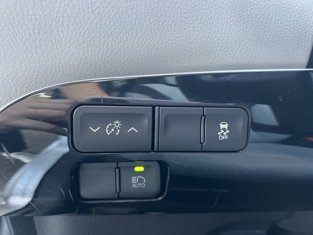 Used 2017 Toyota Prius Two image 23