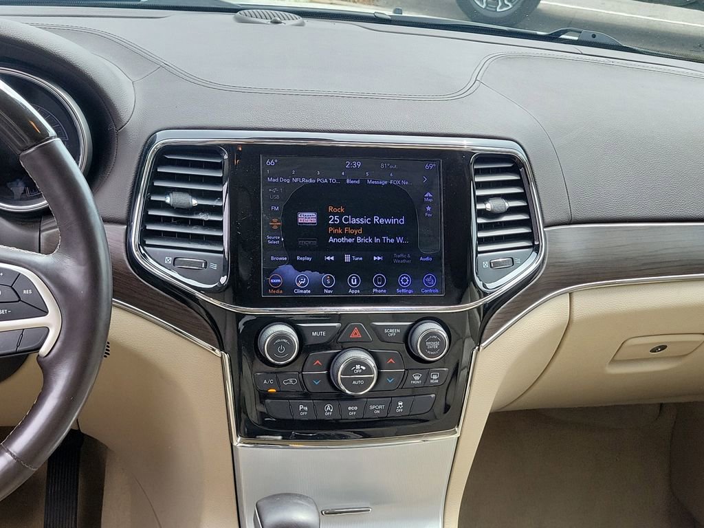 Used 2020 Jeep Grand Cherokee Overland w/ Interior Metal Package AWD/4WD image 20