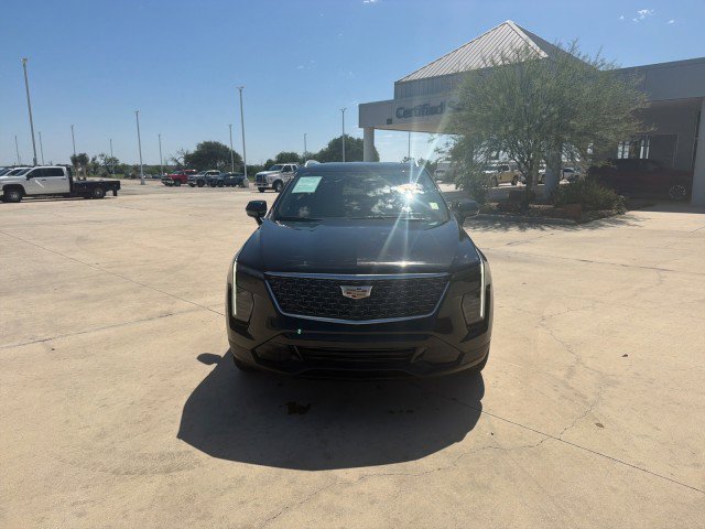 Used 2025 Cadillac XT4 Premium Luxury FWD image 2