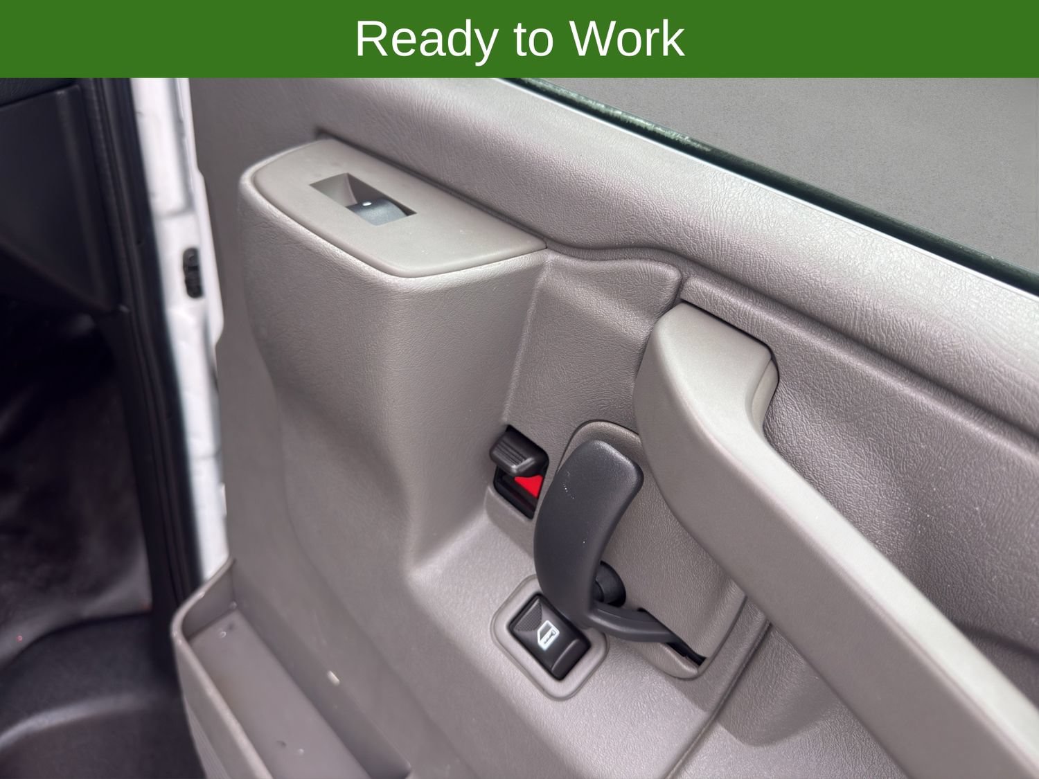 Used 2018 Chevrolet Express 2500 w/ Driver Convenience Package RWD image 13