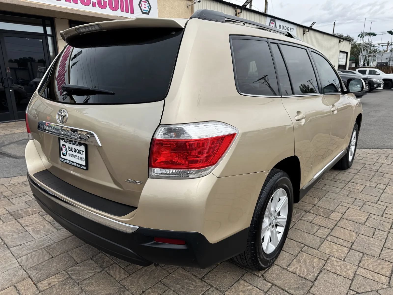 Used 2013 Toyota Highlander SE AWD/4WD image 2