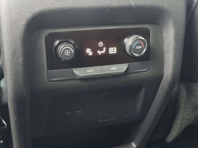 Used 2025 Chevrolet Traverse LT image 15