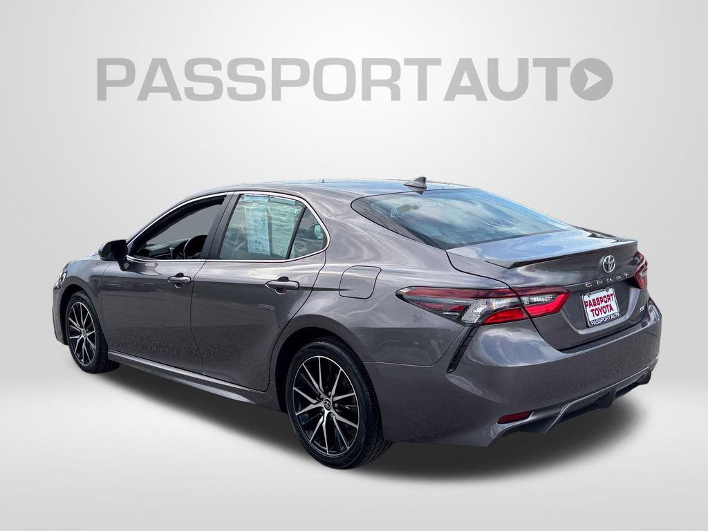 Used 2024 Toyota Camry SE FWD image 4