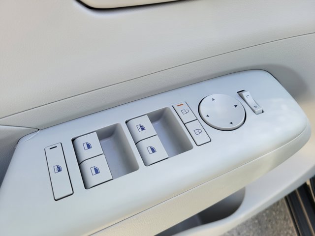 Used 2026 Hyundai Kona SE FWD image 15
