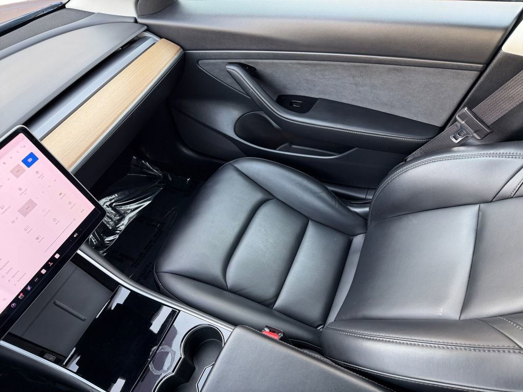 Used 2020 Tesla Model 3 Standard Range image 17