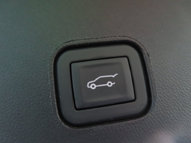 Certified 2026 Cadillac Lyriq Premium Luxury w/ LPO, Floor Liner Package AWD/4WD image 40