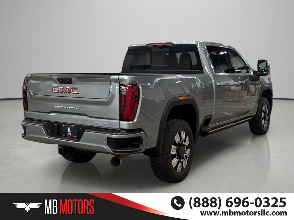 Used 2024 GMC Sierra 3500 Denali w/ Denali Reserve Package AWD/4WD image 4