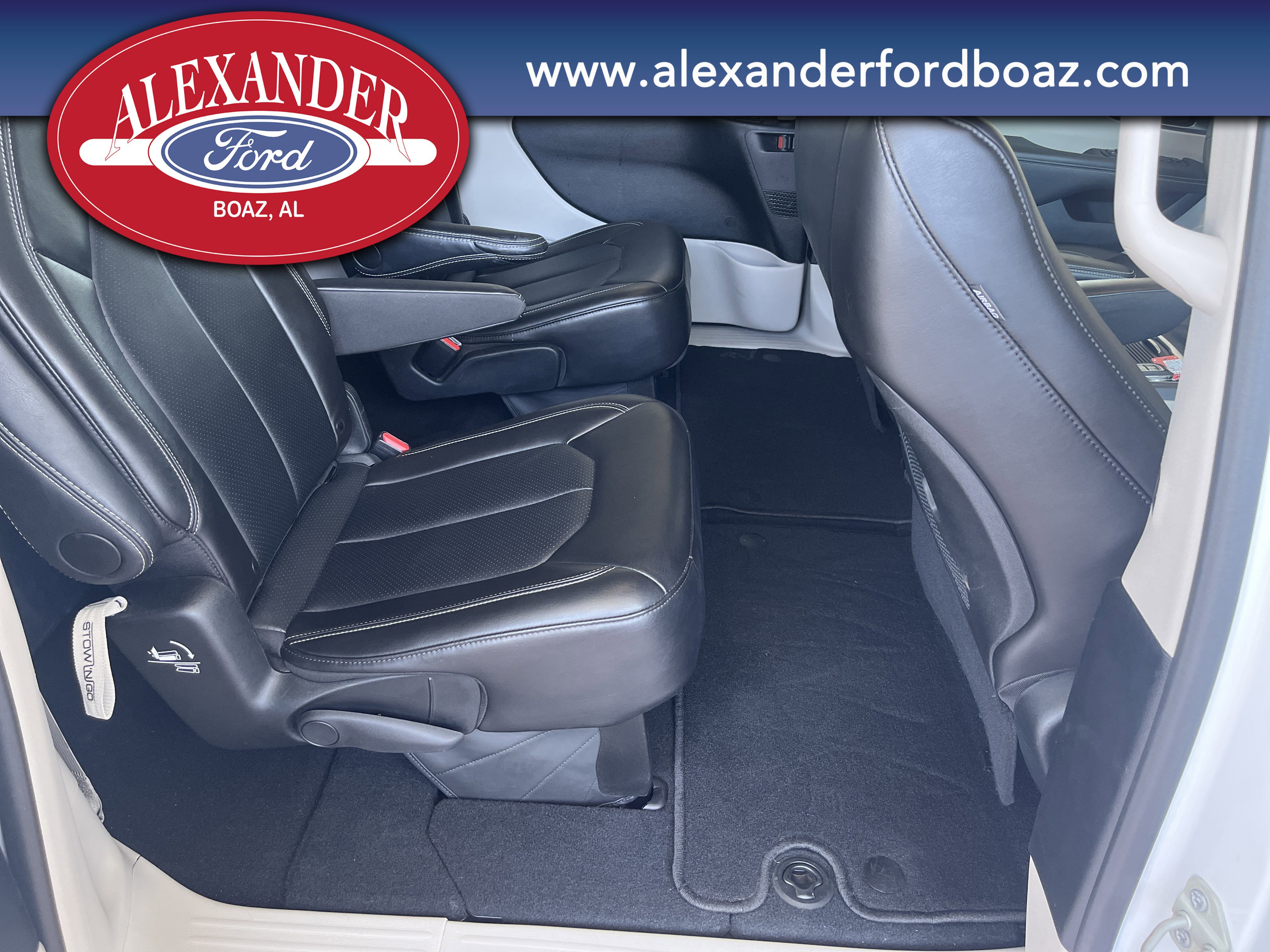 Used 2024 Chrysler Pacifica Touring-L image 16