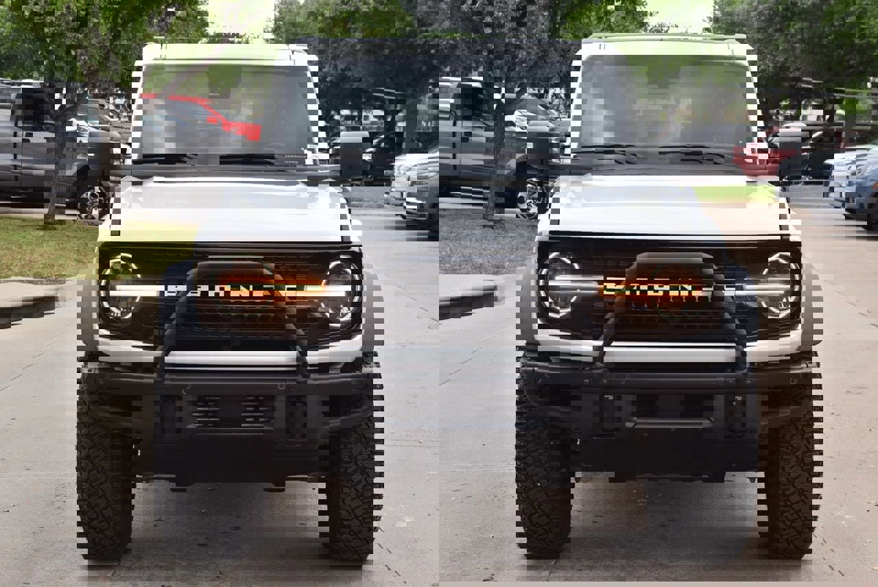 Used 2023 Ford Bronco Wildtrak image 3